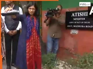 Video : CM आतिशी के आवास पर स्वाती मलिवाल ने फेंका काला-गंदा पानी, जानिए क्यों?