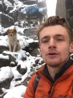 पहाड़ों में जाते ही खो गया शख्स, तभी रास्ता दिखाने पहुंच गए 'देवदूत'