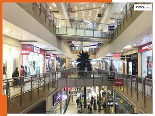 नोएडा के GIP मॉल की चौथी मंजिल से कूदकर महिला ने दी जान, मचा हड़कंप