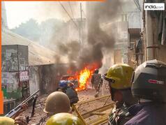 संभल में 4 मौतों के बाद रात भर चली रेड, बाहरी व्यक्ति के प्रवेश पर रोक, स्कूल-इंटरनेट बंद