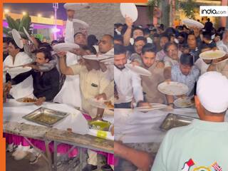 Viral Video Today: शादी में हो गई चिकन-मटन की लूट, सर्व करने वाला बंदा तक हिल गया | देखें वीडियो