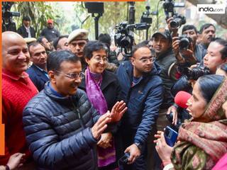 दिल्ली में महिलाओं को 2100 रु देने की कोई योजना ही नहीं! सरकार के 2 विभागों ने जारी किए नोटिस