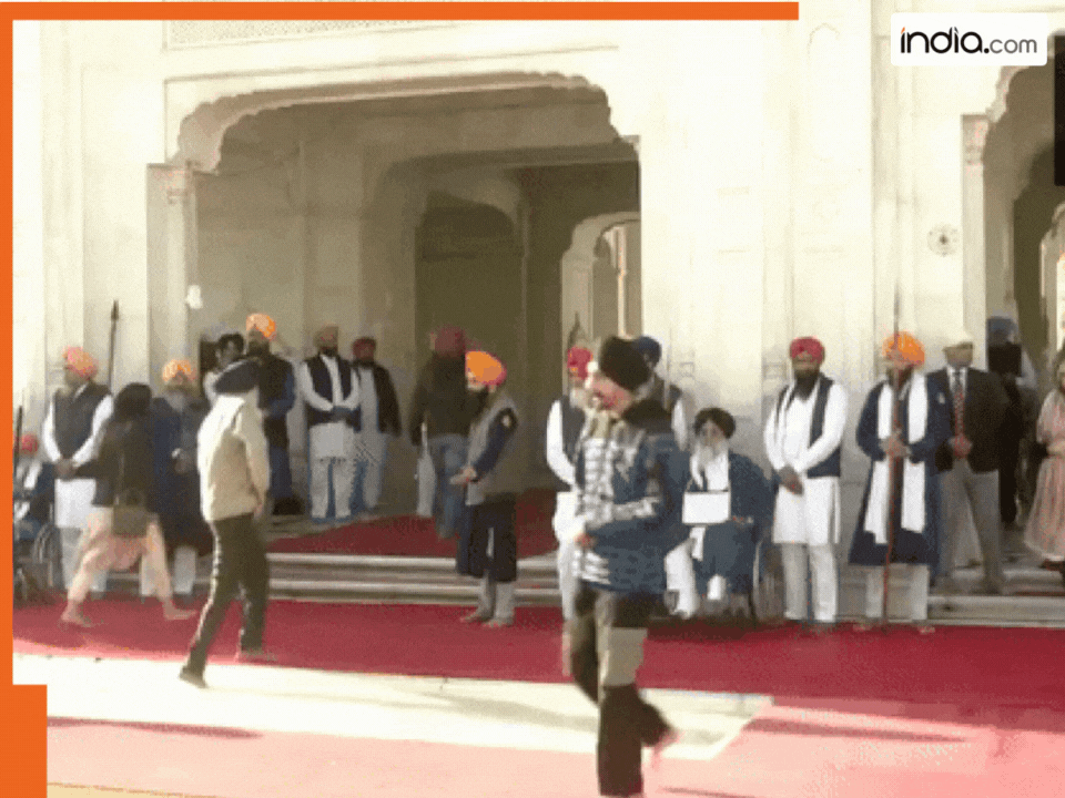 सुखबीर बादल पर हमले का VIDEO आया सामने, स्वर्ण मंदिर में चौकीदारी कर रहे थे SAD प्रमुख और फिर...