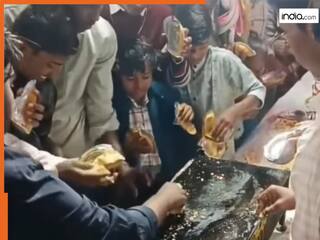 Viral Video Today: बनने से पहले ही बारातियों ने लूट लिया डोसा, अंदर तक हिल गया बनाने वाला | देखें वीडियो
