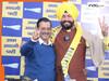 Delhi में विधानसभा चुनाव से पहले BJP को झटका, गोयल के जाते ही 'एंबुलेंस मैन' को AAP में ले आए केजरीवाल