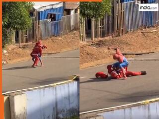 Viral Video Today: क्रिसमस के दिन लफड़े में फंस गया सैंटा, स्पाइडरमैन ने कर दी बुरी पिटाई | देखें वीडियो