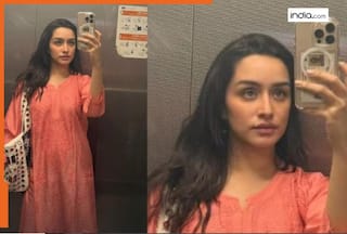 Shraddha Kapoor ने सेल्फी के चक्कर में दिखाई आधार कार्ड की फोटो, लेकिन हुई बड़ी चूक