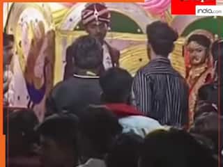 Dulha Dulhan Ka Video: जयमाला पहनाते ही दूल्हे को जड़ दिया झापड़, फिर स्टेज से चलती बनी दुल्हन | देखें वीडियो