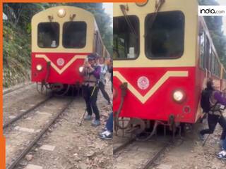 Train Ka Video: सेल्फी के चक्कर में होश खो बैठी महिला, अचानक आई ट्रेन ने मार दी टक्कर | देखें वीडियो