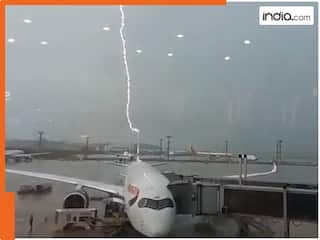 प्लेन पर एक नहीं...बार-बार आसमान से गिरी बिजली, अंदर बैठे यात्रियों की हुई ऐसी हालत, दिल दहला देगा ये Video