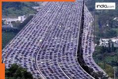 World's longest traffic jam was for 12 days, stretched for 100 km, makeshift houses were made, it happened on   , the place is