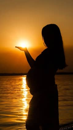 सूर्य ग्रहण के दौरान गर्भवती महिलाएं भूलकर भी न करें ये काम