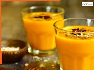 दूध में हल्दी, काली मिर्च मिलाकर पीने से मिलते हैं जबरदस्त फायदे, दूर खड़ी रहती हैं ये 5 बीमारियां