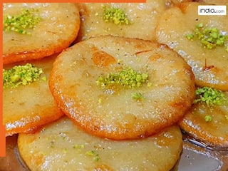 Basant Panchami Special Bhog: बसंत पंचमी के दिन देवी सरस्वती को लगाएं स्वादिष्ट मालपुए का भोग, प्रसन्न हो जाएंगी मां