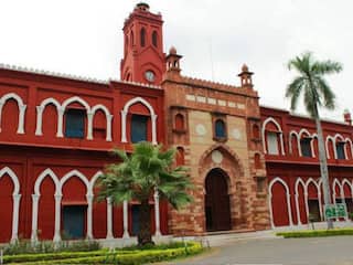 अलीगढ़ मुस्लिम यूनिवर्सिटी के मेन्यू में लिखा था 'बीफ बिरयानी', बवाल मचा तो प्रशासन ने बताया 'टाइपिंग एरर'