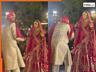 Dulha Dulhan Ka Video: दुल्हन को देखते ही बावरा हो गया दूल्हा, स्टेज पर जो किया देखते रह जाएंगे | देखें वीडियो