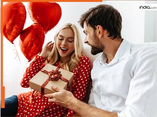 Valentines Day 2025: फूल और टेडी हुए पुराने, इस बार इन यूनीक गिफ्ट्स से अपने पार्टनक को करें इप्रेस