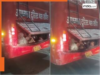 महाकुंभ जा रहे लोगों को बस में सीट नहीं मिली तो किया ये जुगाड़, वायरल वीडियो देख चौंक जाएंगे आप