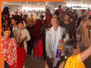 Viral Video: सोशल मीडिया पर ‘फ्लाईओवर बाबा’ का वीडियो हुआ वायरल,  उछल-उछलकर आशीर्वाद लेते हुए दिखे लोग | देखें वीडियो