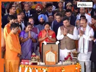 पहले यमुना आरती फिर हुई कैबिनेट की बैठक, जानिए CM के तौर पर कैसा रहा रेखा गुप्ता का Day 1