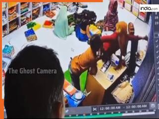 Chorni Ka Video: ग्राहक बनकर नोटों की गड्डी ले उड़ी शातिर चोरनी, दुकानदार को भनक भी ना लगी | देखें वीडि