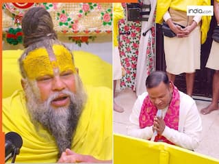 प्रेमानंद महाराज के चरणों में पहुंचे NRI ग्रीन सोसायटी के अध्यक्ष, झुकाया सिर, मांगी माफी | देखें वीडियो