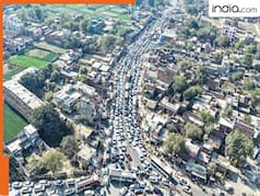 प्रयागराज में सड़कों पर 300KM तक रेंग रही गाड़ियां, PHOTOS में देखिए महाकुंभ का महाट्रैफिक