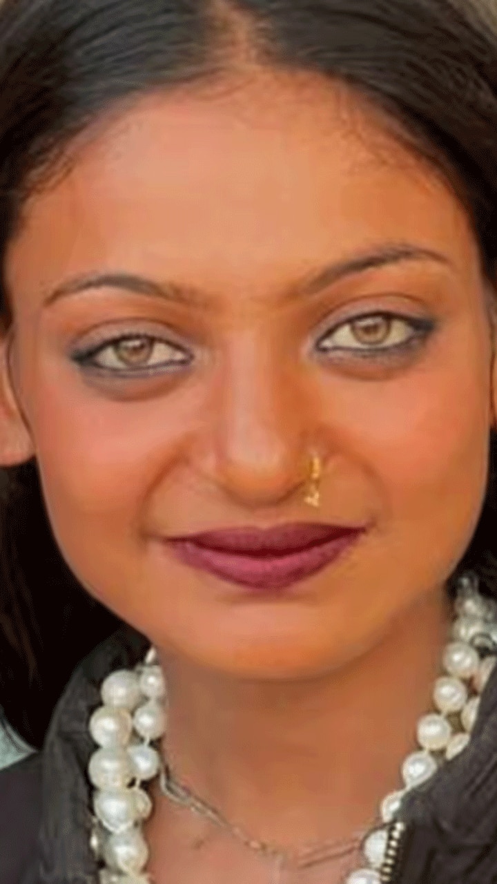 मोनालिसा की नशीली आंखों में डूबे लोग, ऐसे किया पाकिस्तान से कनेक्ट