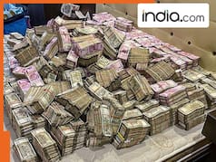 क्या घर में कैश रखने की भी होती है लिमिट? जानिये कितने पैसे तक आप नहीं आएंगे IT डिपार्टमेंट के रडार में...