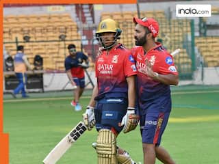 लो जी... IPL में अभी तक नहीं हुआ डेब्यू और विराट कोहली के बैग से परफ्यूम निकालकर कर लिया यूज- VIDEO