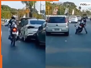 Stunt Ka Video: चलती कार में लात मार रहा था बाइक सवार, तभी जो हुआ जिंदगी भर याद रखेगा | देखें वीडियो