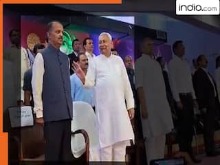 बजता रहा राष्ट्रगान, लगातार हंसते रहे, बात करते रहे बिहार के CM नीतीश कुमार, देखें Video