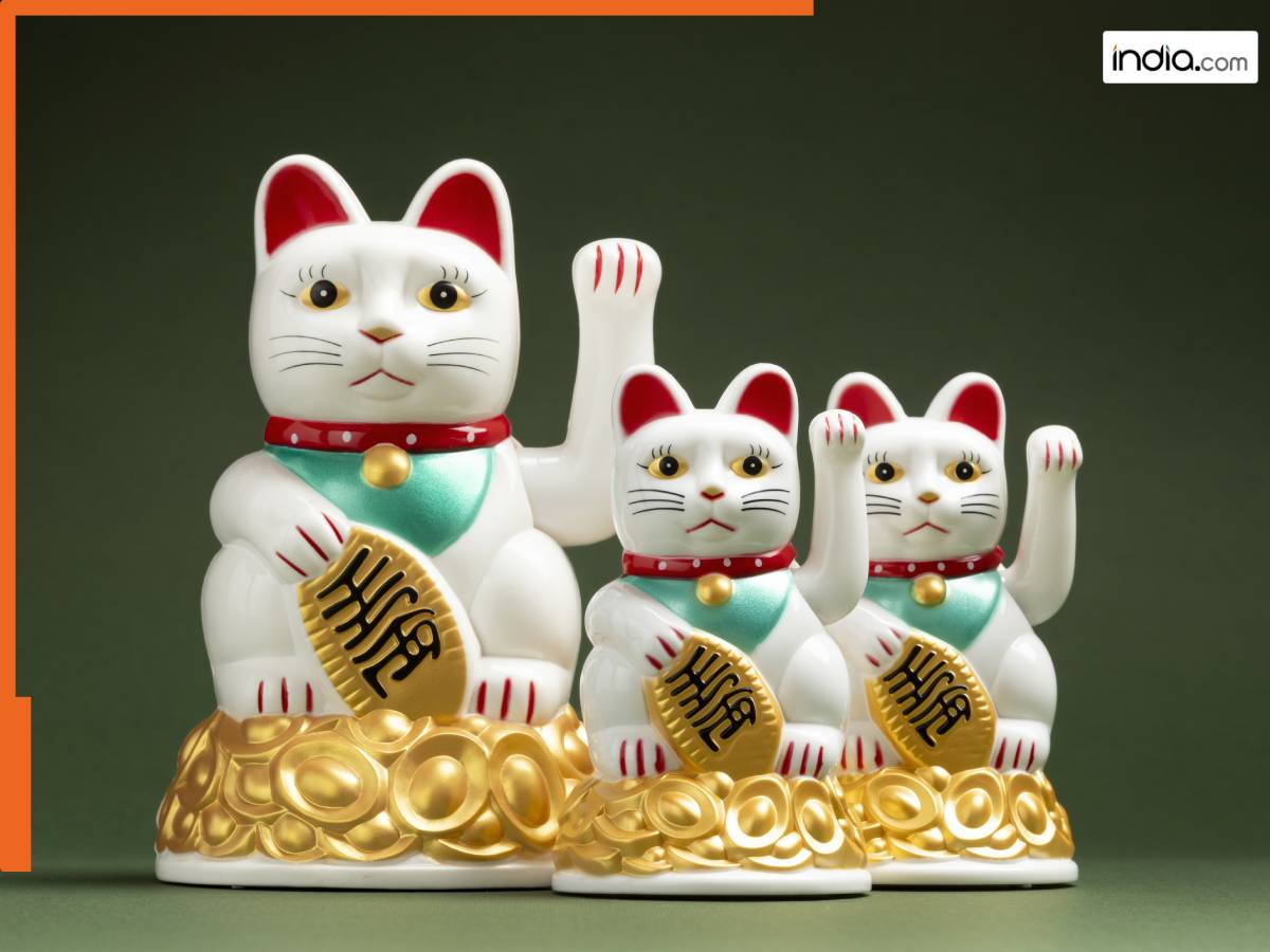 Feng Shui Tips: ऑफिस में चल रही है टेंशन तो टेबिल पर रखें फेंगशुई कैट, खुलेंगे प्रमोशन के रास्ते