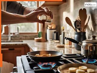 Vastu Tips: किचन में कभी खत्म न होने दें ये 5 चीजें, वरना खाली हो जाएगी तिजोरी