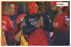 RCB star batter Virat Kohli REJECTES Dinesh Karthik's advice with folded hands in clash against RR