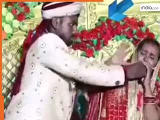 Dulha Dulhan Ka Video: दूल्हे का ताव बर्दाश्त ना कर सकी दुल्हन, स्टेज पर ही जड़ दिया झापड़ | देखें वीडियो