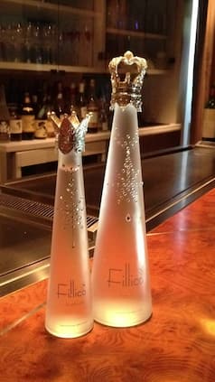 दुनिया का सबसे महंगा पानी, इस कीमत में खरीद सकते हैं सोने की चेन