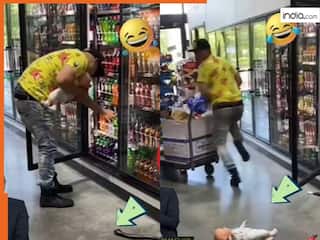 Funny Video Today: शॉपिंग कर रहे शख्स के पास छोड़ दिया नकली सांप, फिर जो हुआ लोटपोट हो जाएंगे | देखें वीडियो