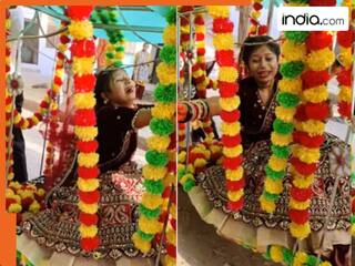 Dulhan Ka Video: विदाई में छाती पीट-पीट कर रोई दुल्हन, हाई वोल्टेज ड्रामा देख हंसने लगे रिश्तेदार । देखें वीडियो