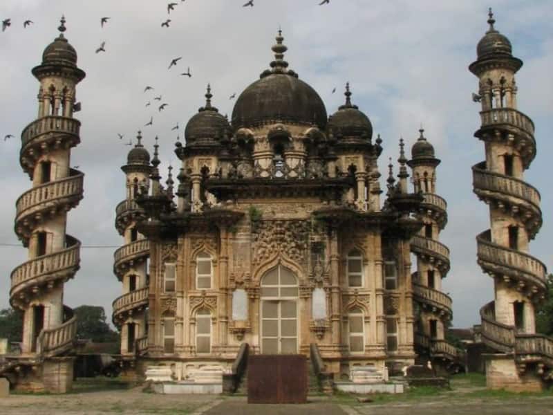 Lucknow Strrets Step Back In Time: Exploring Lucknows Historic Living Streets