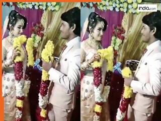 Bride Groom Video: वरमाला के समय दूल्हे ने की शरारत, फिर दुल्हन ने भी इशारों में कह दी बात | देखें मजेदार वीडियो