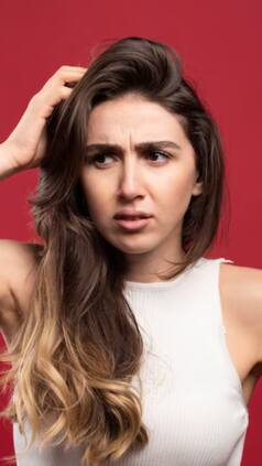 समय से पहले सफेद हो गए बाल? तो तेल में मिलाकर लगा लें ये 2 चीज