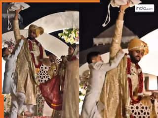 Bride Groom Video: जूता छीनने के लिए दूल्हे के ऊपर ही चढ़ गया साला, हंस-हंसकर दुल्हन का हुआ बुरा हाल | देखें वीडियो
