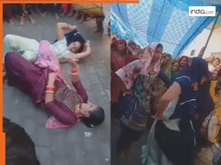 Girls Dance Video: ढोल बजते हाहाकारी डांस दिखाने लगीं दो लड़कियां, तीसरी वाली ने तो धर्राटे ही काट दिए | देखें वीडियो