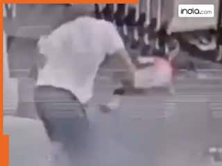 इंसान नहीं हैवान है ये! 2 साल के मासूम को फर्श पर उठाकर पटका, एयरपोर्ट के CCTV में कैद हुई घटना