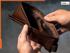 महीना पूरा होने से पहले खत्म हो जाती है सैलेरी! तो अपनाएं वास्तु में बताए गए ये नियम, कभी खाली नहीं होगी जेब