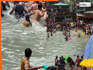 Sanp Ka Video: झरने में नहाते समय अचानक आ गया सांप, फिर जो हुआ आंखें फटी रह जाएंगी | देखें वीडियो