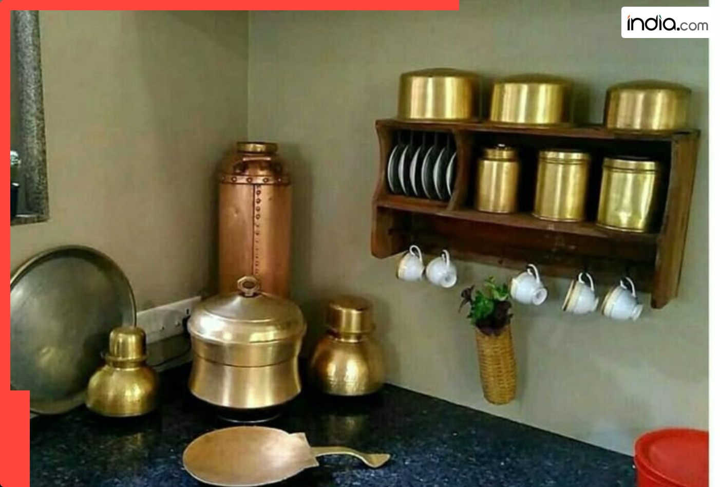 कोयले जैसे काले पड़ चुके हैं तांबे-पीतल के बर्तन? ट्राई करें ये 4 जबरदस्त नुस्खे....शीशे जैसी चमक जाएंगी कटोरियां