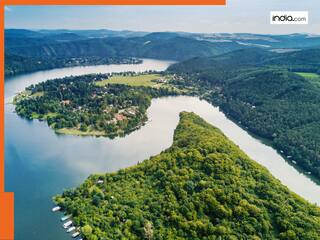 These 8 countries have NO river, only dry area and sea shore, they are Maldives, Oman, UAE and...., check full list here