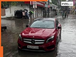 बारिश से पानी में डूबी मर्सिडीज कार, तो नगर निगम पर ऐसा भड़का कार मालिक! अब उसके काम ही हो रही तारीफ
